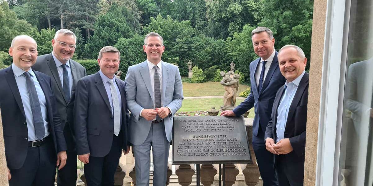 202406-Delegationsreise-Tschechien-Balkon-Prager-Botschaft-B